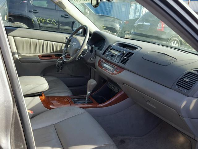 4T1BF30K83U565387 - 2003 TOYOTA CAMRY LE GRAY photo 5