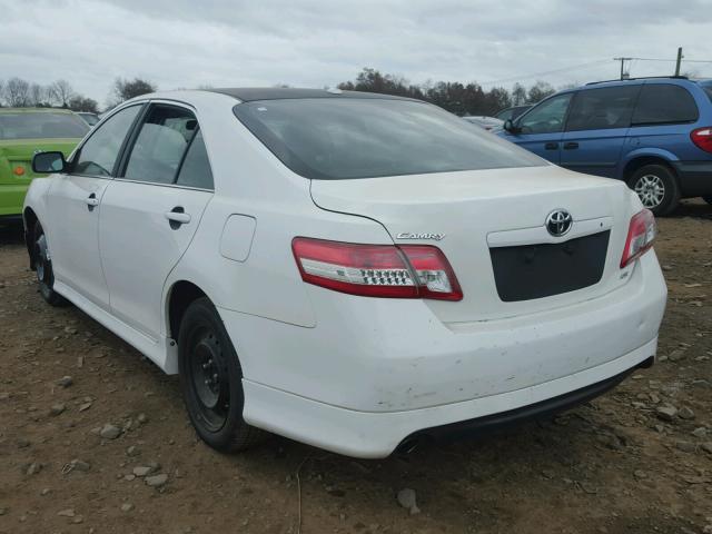 4T1BF3EK1BU597394 - 2011 TOYOTA CAMRY BASE WHITE photo 3