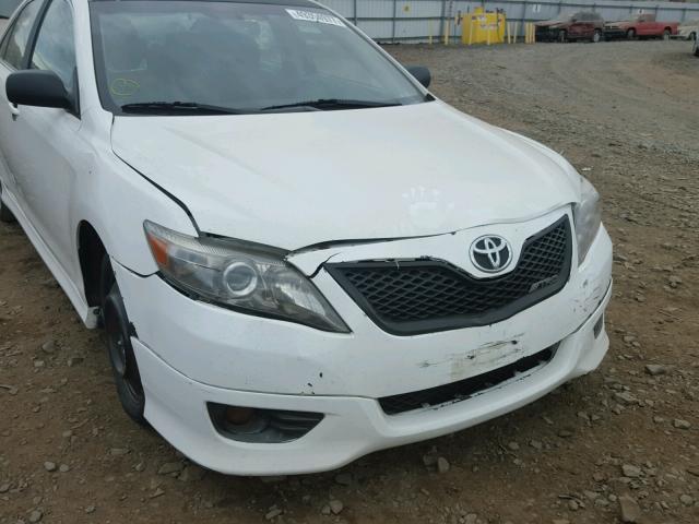 4T1BF3EK1BU597394 - 2011 TOYOTA CAMRY BASE WHITE photo 9