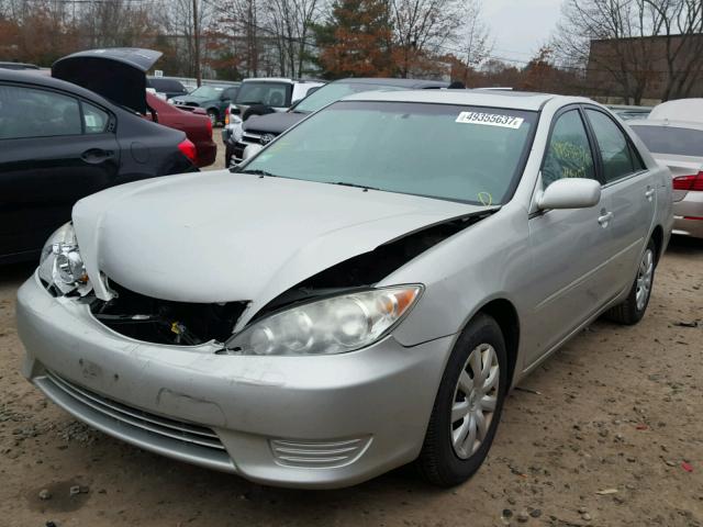 4T1BE30K85U002202 - 2005 TOYOTA CAMRY LE GRAY photo 2