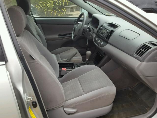 4T1BE30K85U002202 - 2005 TOYOTA CAMRY LE ნაცრისფერი ფოტო 5