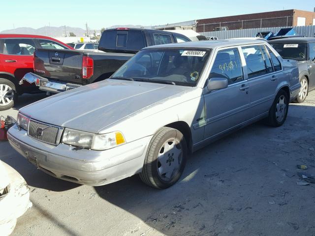 YV1KS9606W1126617 - 1998 VOLVO S90 SILVER photo 2