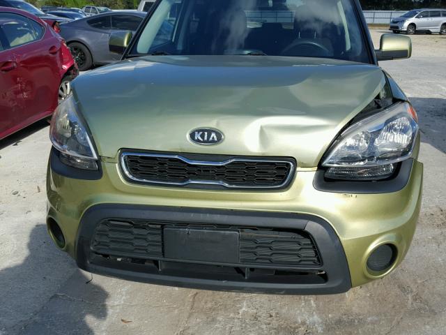 KNDJT2A58C7378161 - 2012 KIA SOUL GREEN photo 9