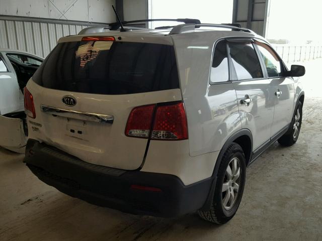 5XYKT3A66DG330956 - 2013 KIA SORENTO LX WHITE photo 4