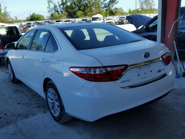 4T1BD1FK4FU170631 - 2015 TOYOTA CAMRY HYBR WHITE photo 3