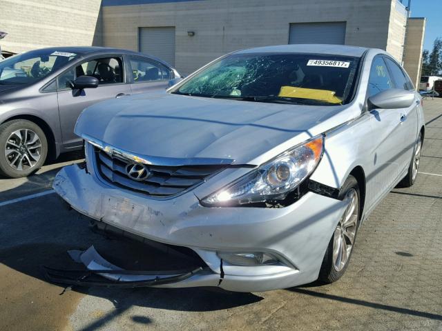 5NPEC4AC1DH687317 - 2013 HYUNDAI SONATA SE SILVER photo 2