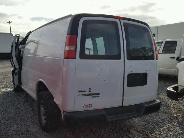 1GCWGFCA4B1167469 - 2011 CHEVROLET EXPRESS G2 WHITE photo 3