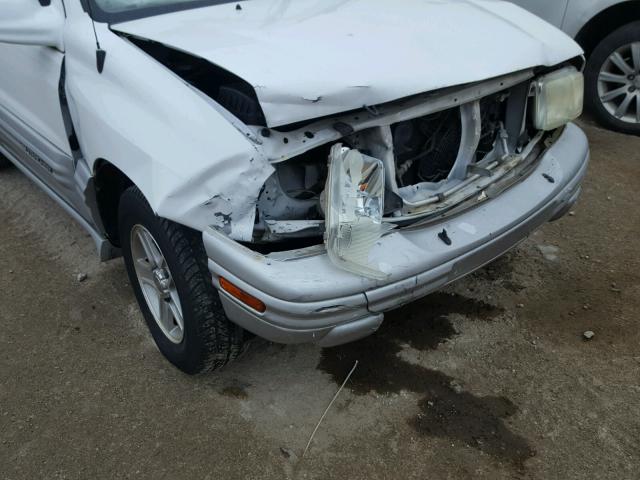 2CNBE634326920853 - 2002 CHEVROLET TRACKER LT WHITE photo 9