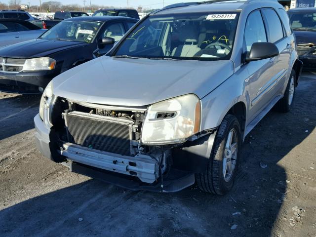 2CNDL63F256133753 - 2005 CHEVROLET EQUINOX LT SILVER photo 2