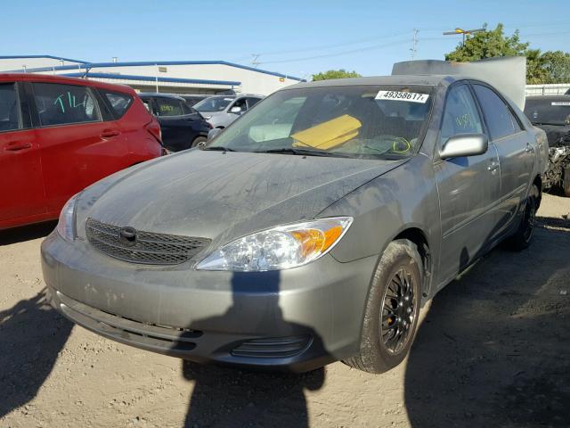 4T1BE32K03U697429 - 2003 TOYOTA CAMRY LE GRAY photo 2