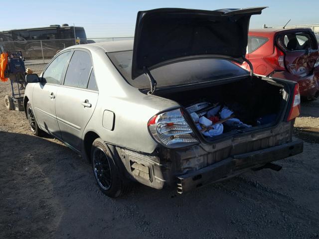 4T1BE32K03U697429 - 2003 TOYOTA CAMRY LE ნაცრისფერი ფოტო 3