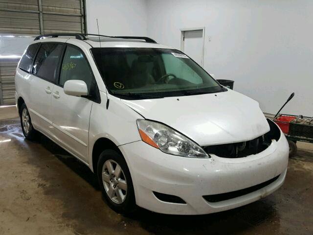 5TDZK22C88S127947 - 2008 TOYOTA SIENNA XLE WHITE photo 1