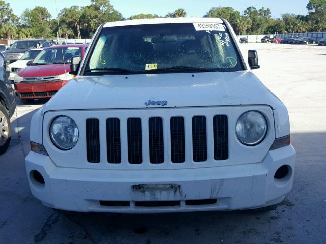 1J8FT28098D603236 - 2008 JEEP PATRIOT SP WHITE photo 9