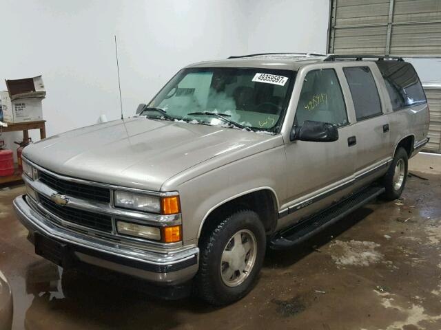 3GNEC16R2XG183732 - 1999 CHEVROLET SUBURBAN C SILVER photo 2