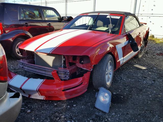 1ZVFT84N575257574 - 2007 FORD MUSTANG RED photo 2