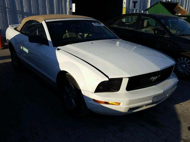 1ZVFT84N075298081 - 2007 FORD MUSTANG WHITE photo 1