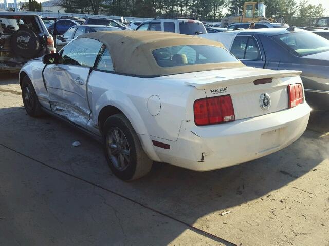 1ZVFT84N075298081 - 2007 FORD MUSTANG WHITE photo 3