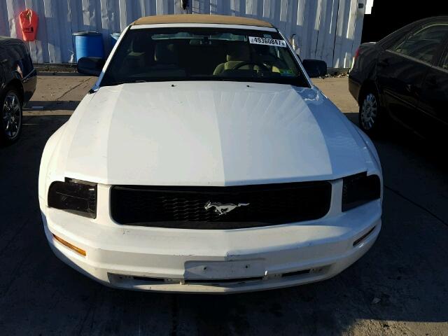 1ZVFT84N075298081 - 2007 FORD MUSTANG WHITE photo 9