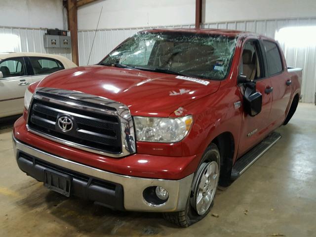 5TFEY5F16BX105471 - 2011 TOYOTA TUNDRA CRE RED photo 2