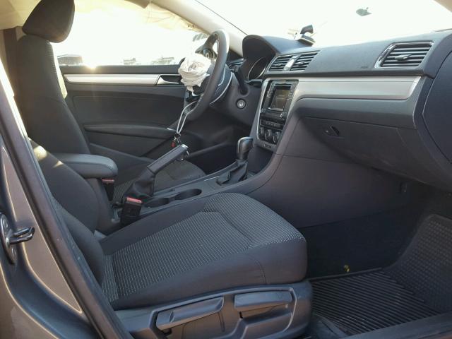 1VWAS7A31GC050184 - 2016 VOLKSWAGEN PASSAT S ლურჯი ფოტო 5