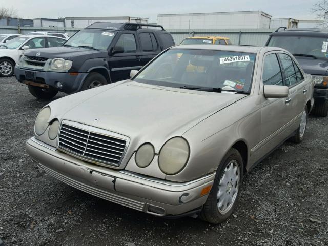 WDBJF65H2XA735084 - 1999 MERCEDES-BENZ E 320 GOLD photo 2