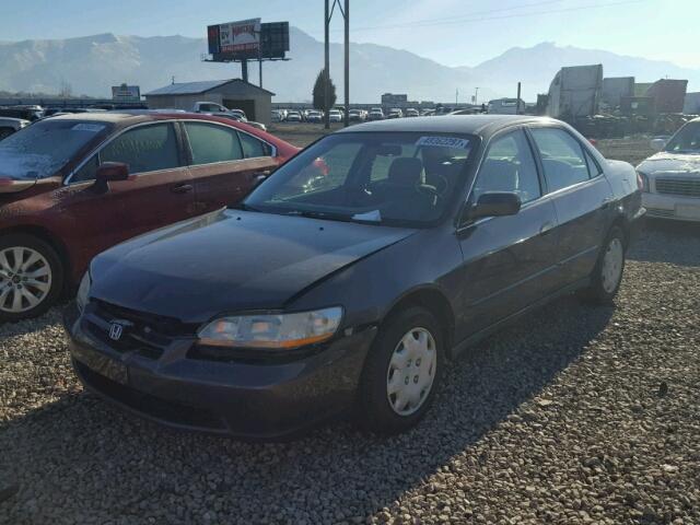 1HGCG5649WA171298 - 1998 HONDA ACCORD LX CHARCOAL photo 2