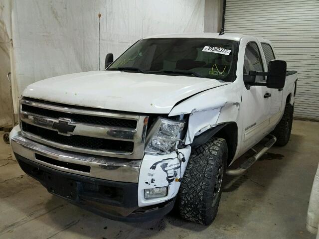 3GCRKREA2AG263210 - 2010 CHEVROLET SILVERADO WHITE photo 2