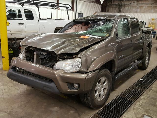 3TMLU4EN7CM088995 - 2012 TOYOTA TACOMA DOU BROWN photo 2