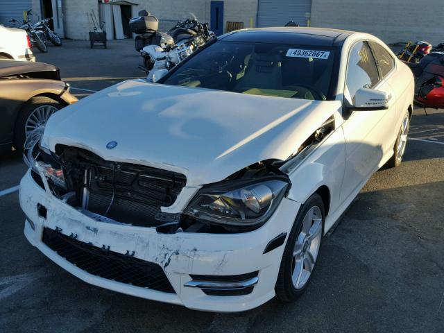 WDDGJ4HBXCF739330 - 2012 MERCEDES-BENZ C 250 WHITE photo 2