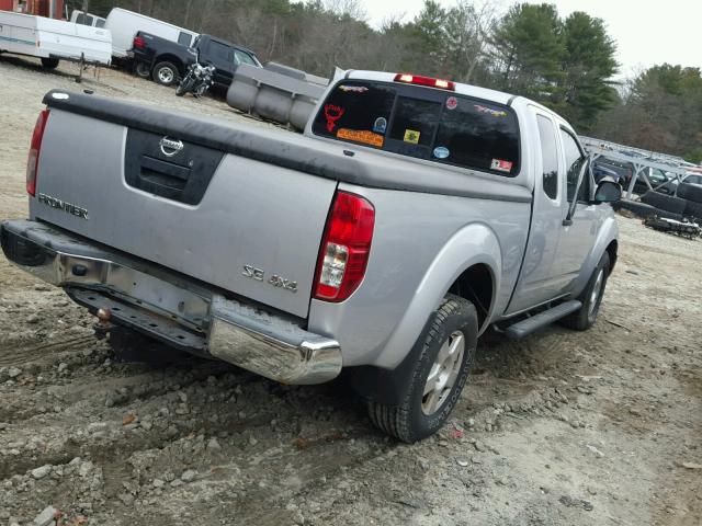 1N6AD06W78C414355 - 2008 NISSAN FRONTIER K SILVER photo 4