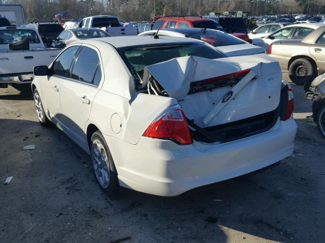 3FAHP0HA3BR289802 - 2011 FORD FUSION SE WHITE photo 3