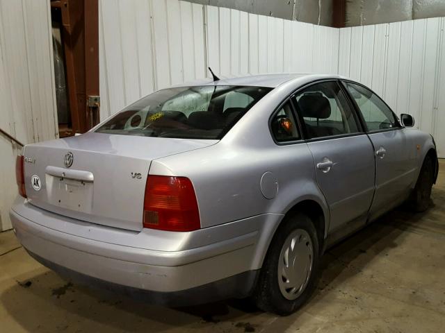 WVWMD63B0XE101218 - 1999 VOLKSWAGEN PASSAT GLS SILVER photo 4