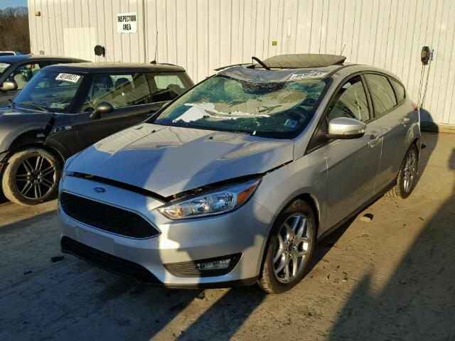 1FADP3K22FL208696 - 2015 FORD FOCUS SE SILVER photo 2