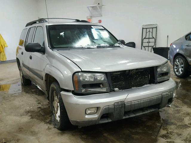 1GNET16S656195108 - 2005 CHEVROLET TRAILBLAZE SILVER photo 1