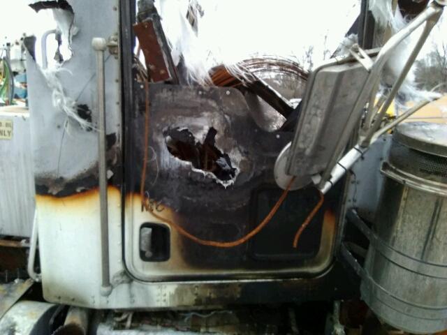 1XKWD40X0GR115260 - 2016 KENWORTH CONSTRUCTI BURN photo 5