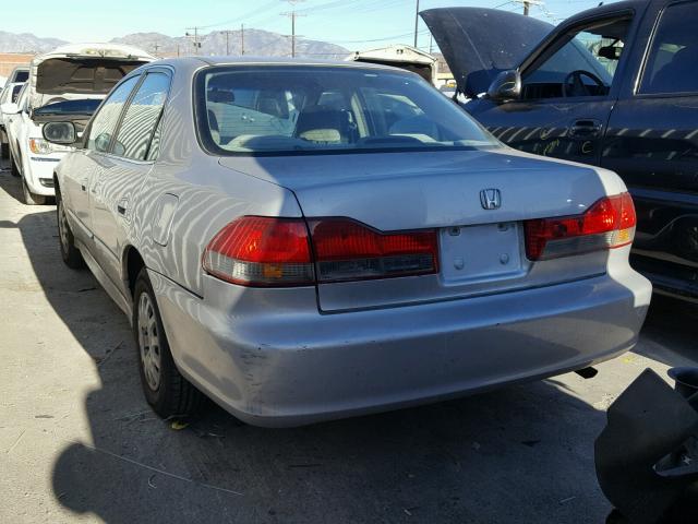 1HGCF86681A036330 - 2001 HONDA ACCORD VAL SILVER photo 3