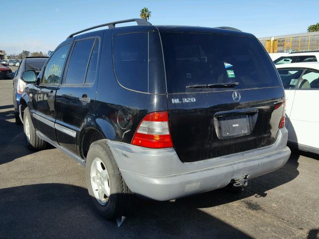 4JGAB54E5XA096001 - 1999 MERCEDES-BENZ ML 320 BLACK photo 3