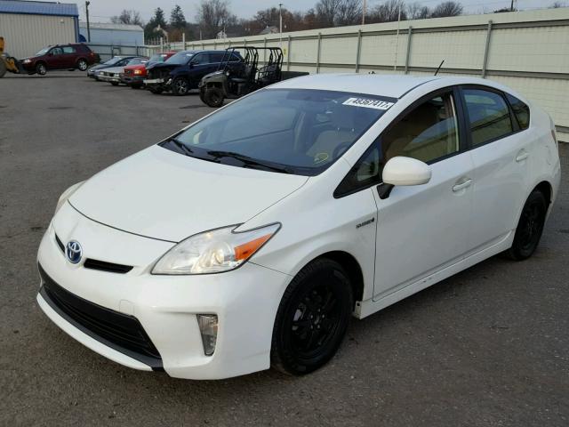 JTDKN3DU5E1744249 - 2014 TOYOTA PRIUS WHITE photo 2