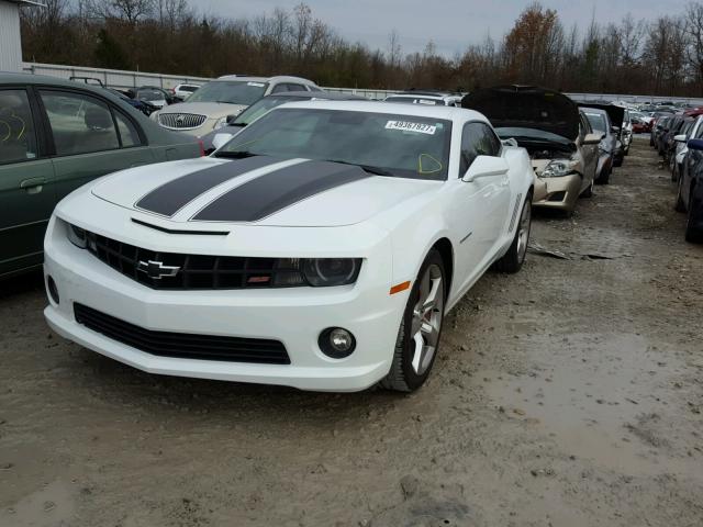 2G1FK1EJ6A9161674 - 2010 CHEVROLET CAMARO SS WHITE photo 2