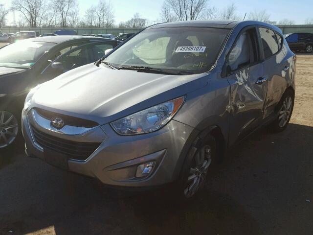 KM8JU3AC1DU547498 - 2013 HYUNDAI TUCSON GLS SILVER photo 2