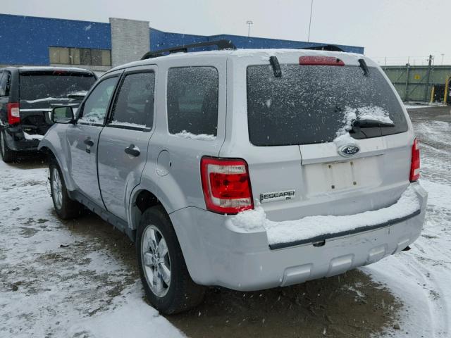 1FMCU03799KA79630 - 2009 FORD ESCAPE XLT SILVER photo 3