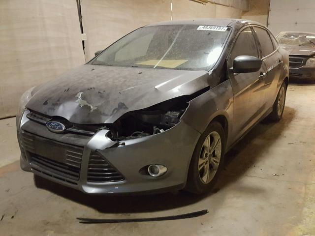 1FAHP3F2XCL282553 - 2012 FORD FOCUS SE GRAY photo 2