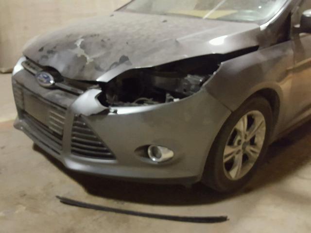 1FAHP3F2XCL282553 - 2012 FORD FOCUS SE GRAY photo 9