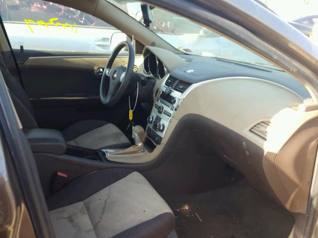 1G1ZB5EB4AF171687 - 2010 CHEVROLET MALIBU LS ნაცრისფერი ფოტო 5