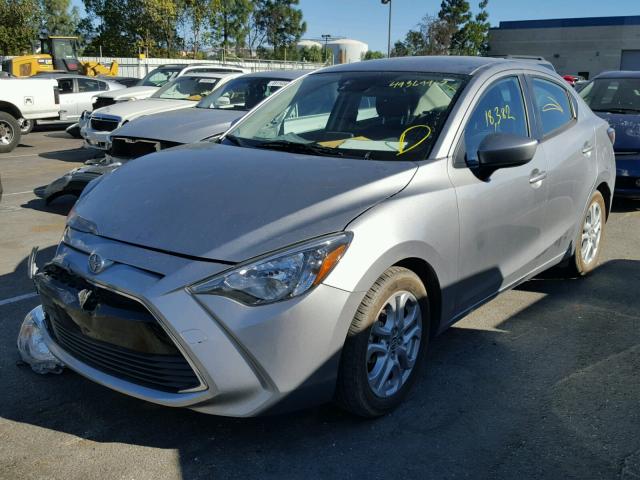 3MYDLBZV9GY105754 - 2016 TOYOTA SCION IA GRAY photo 2