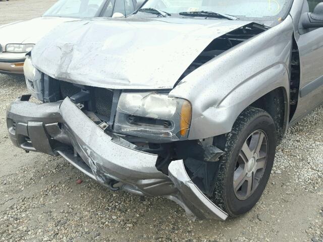 1GNDT13S952364190 - 2005 CHEVROLET TRAILBLAZE SILVER photo 9