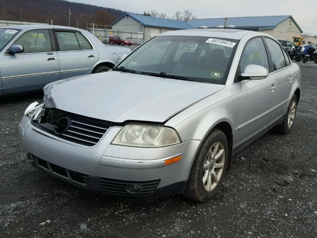 WVWPD63B74E316605 - 2004 VOLKSWAGEN PASSAT GLS SILVER photo 2