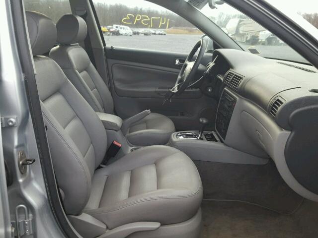 WVWPD63B74E316605 - 2004 VOLKSWAGEN PASSAT GLS SILVER photo 5