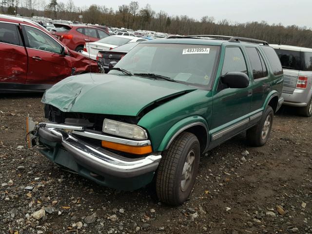 1GNDT13W8X2139555 - 1999 CHEVROLET BLAZER GREEN photo 2