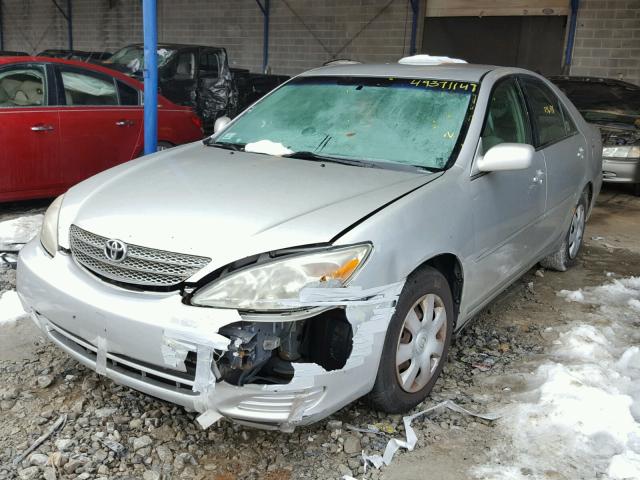 4T1BE32K62U506692 - 2002 TOYOTA CAMRY LE SILVER photo 2